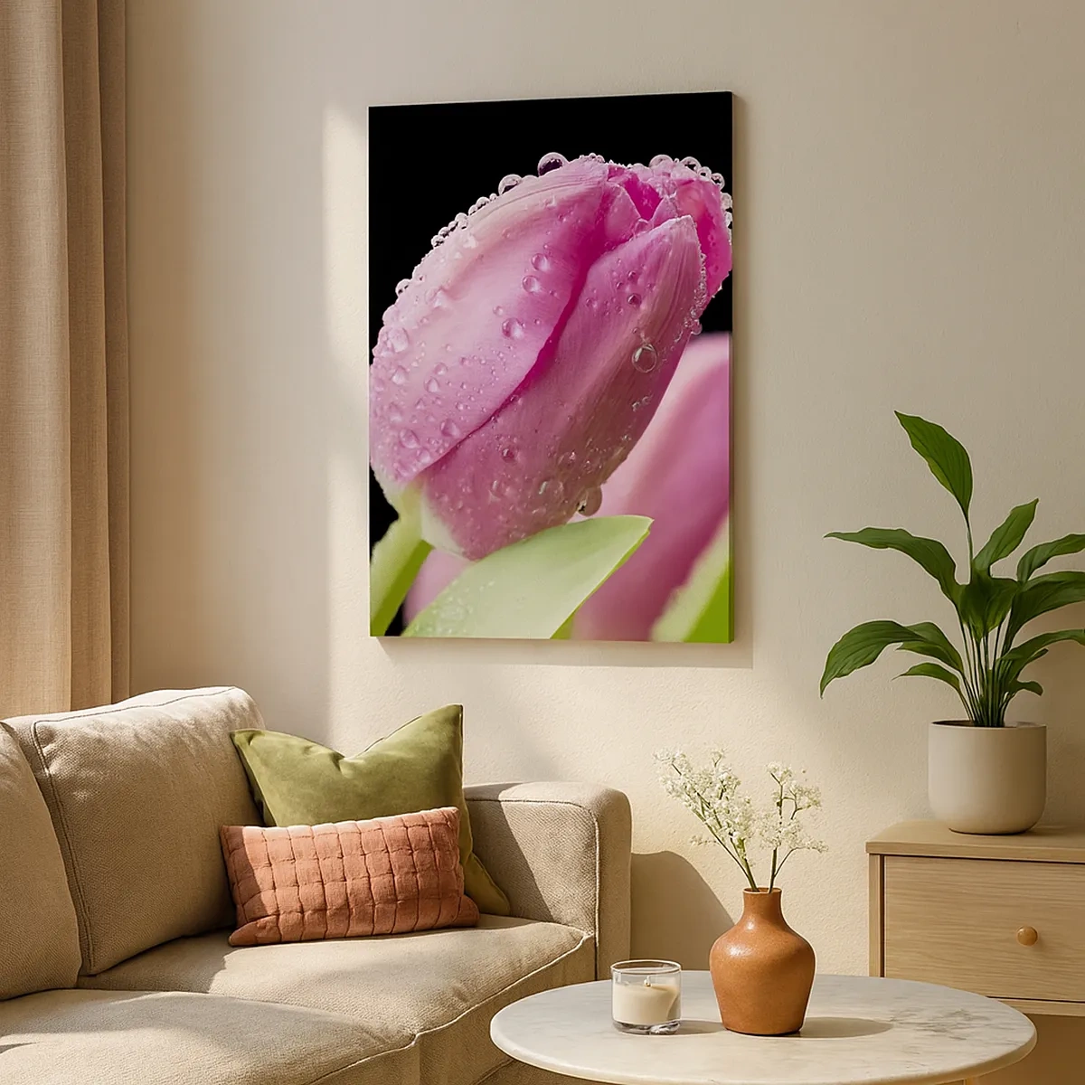 Impression sur toile - Image sur toile - Tulipe rose avec des gouttes d'eau sur fond noir - 50x70cm - Rêve de lilas dans la rosée - Décoration murale moderne pour le salon et la chambre ARTTOR