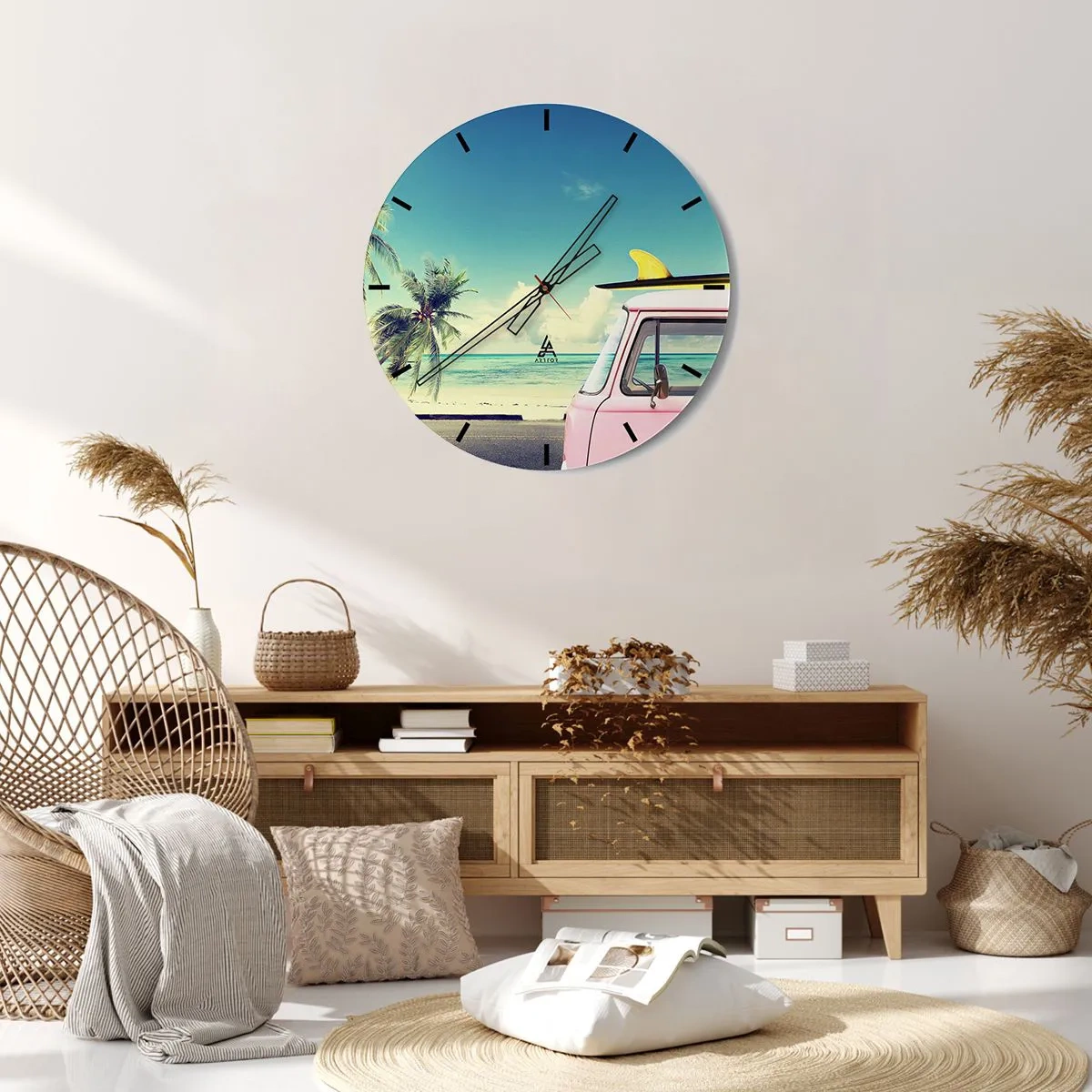 Horloge murale - Pendule murale - Van rose avec planche de surf sur la plage - 30x30cm - Il est temps de commencer les vacances - Décoration murale moderne pour le salon, la cuisine et la chambre ARTTOR