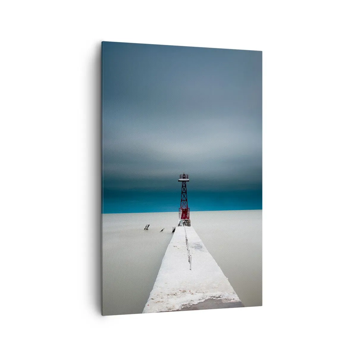 Impression sur toile - Image sur toile - Un phare au bout d'une jetée en béton dans un paysage austère - 80x120cm - À la rencontre de l'immensité - Décoration murale moderne pour le salon et la chambre ARTTOR