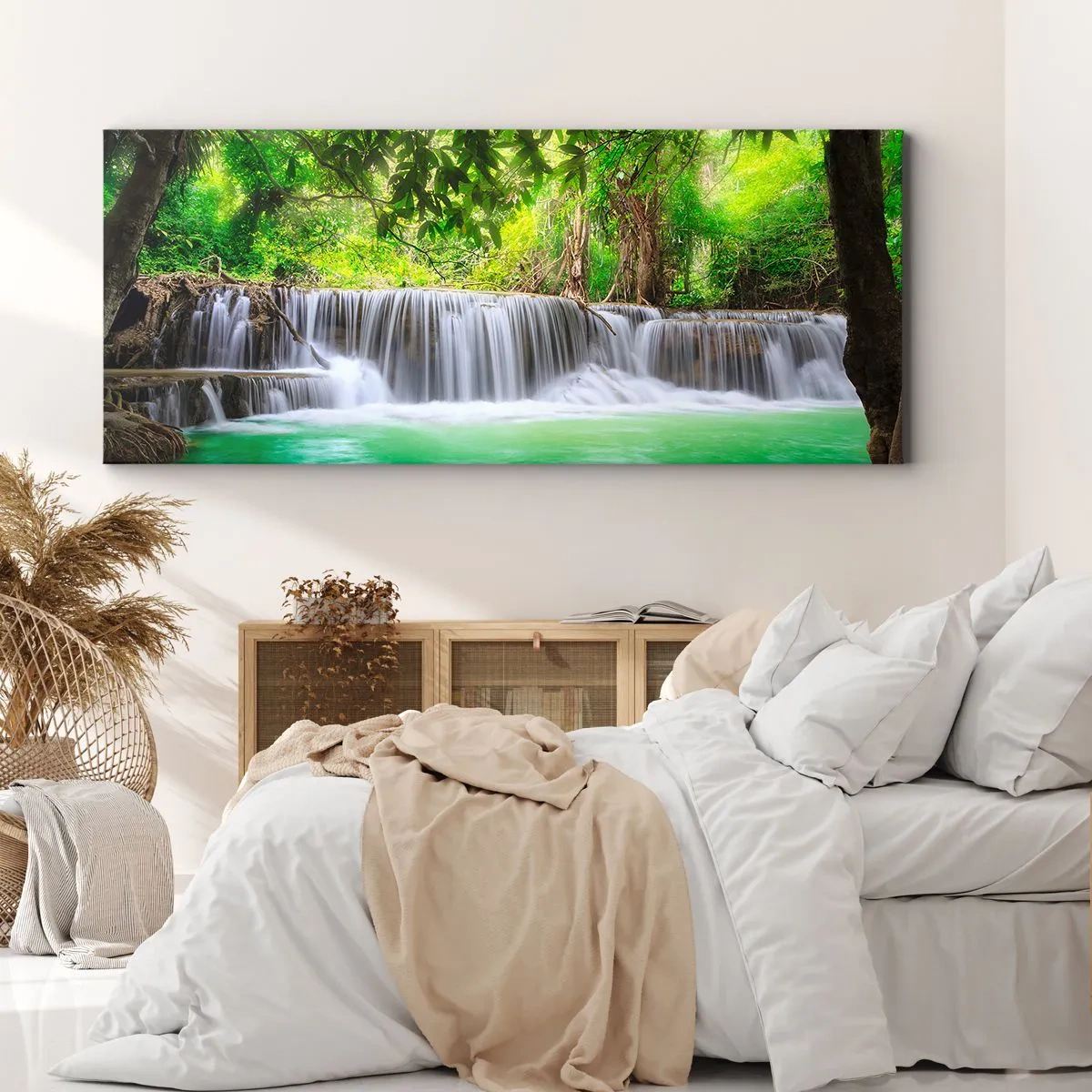 Impression sur toile - Image sur toile - Une cascade verte entourée d'une végétation tropicale dense - 120x50cm - Une cascade de vert - Décoration murale moderne pour le salon et la chambre ARTTOR