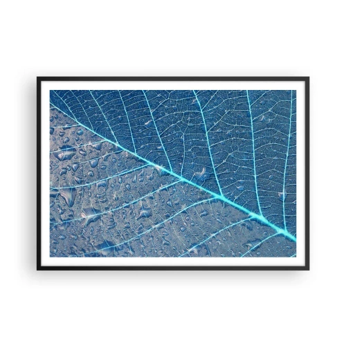 Affiche dans un cadre noir - Poster - Une feuille dans des tons bleus avec des gouttes d'eau - 100x70cm - La vie en bleu - Décoration murale moderne pour le salon et la chambre ARTTOR