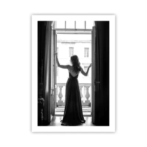 Affiche - Poster - Une femme en robe longue debout sur un balcon ouvert - 50x70cm - Dans plusieurs style - Décoration murale moderne pour le salon et la chambre ARTTOR