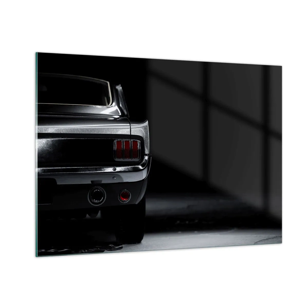 Impression sur verre - Image sur verre - L'arrière d'une voiture classique dans un intérieur sombre et élégant - 100x70cm - Le charme du classique - Décoration murale moderne pour le salon et la chambre ARTTOR