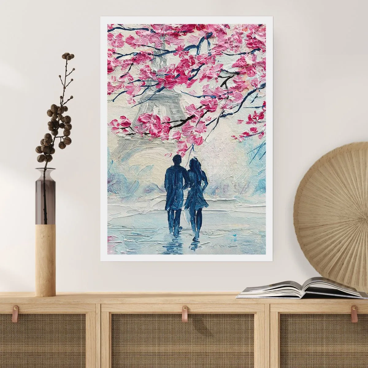 Affiche - Poster - Un couple sous des branches fleuries dans un paysage romantique - 50x70cm - Ballade romantique - Décoration murale moderne pour le salon et la chambre ARTTOR