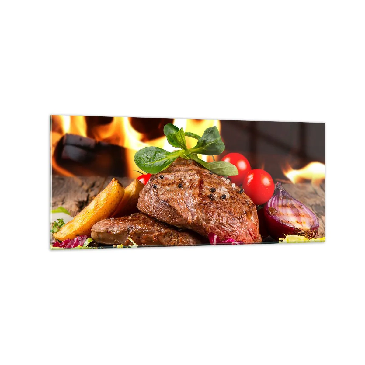 Impression sur verre - Image sur verre - Steak grillé avec accompagnements sur fond de flammes - 120x50cm - Ensorcelé par la braise - Décoration murale moderne pour le salon et la chambre ARTTOR