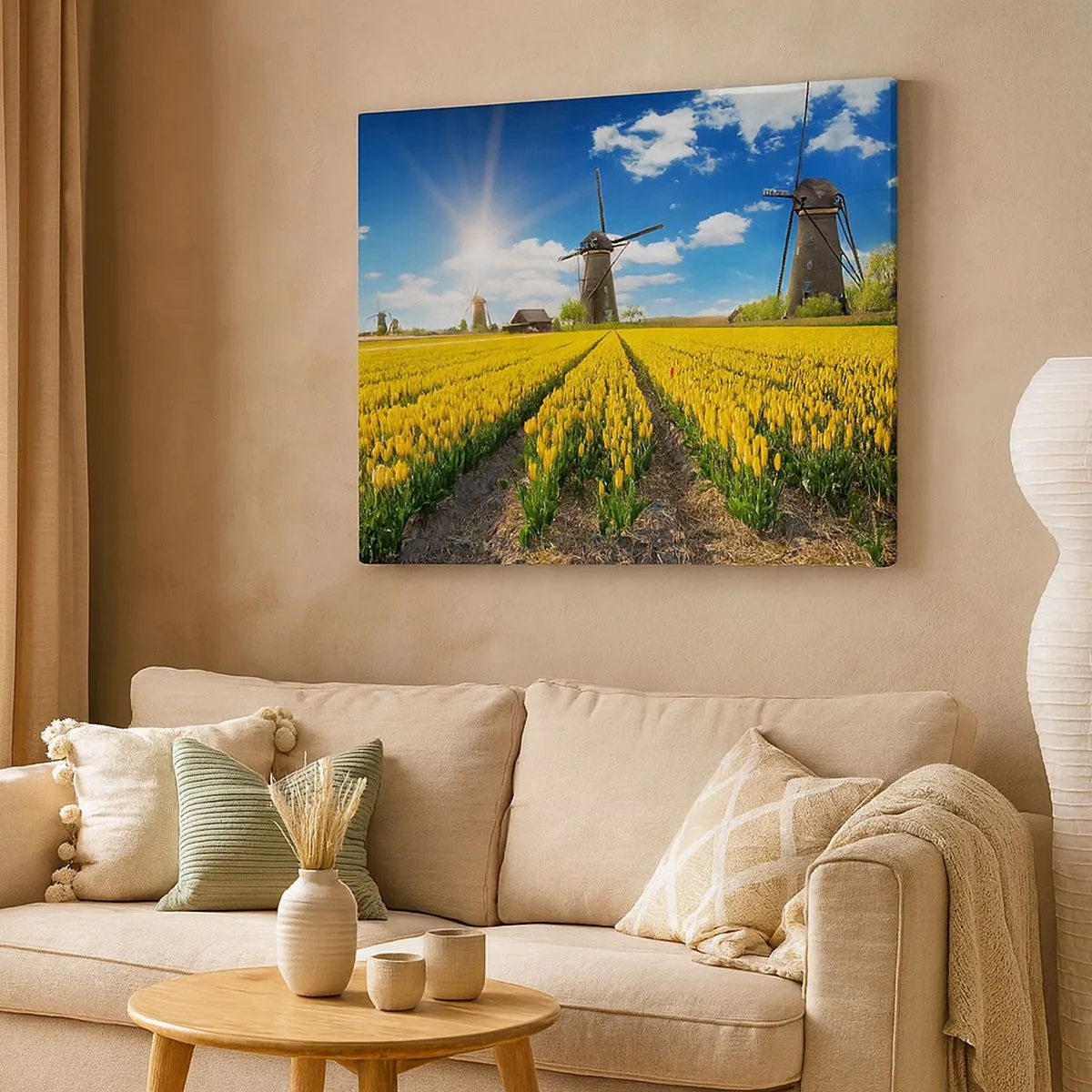 Impression sur toile - Image sur toile - Un champ de tulipes jaunes avec des moulins à vent à l'horizon - 70x50cm - Ça ne pourrait pas être plus hollandais - Décoration murale moderne pour le salon et la chambre ARTTOR