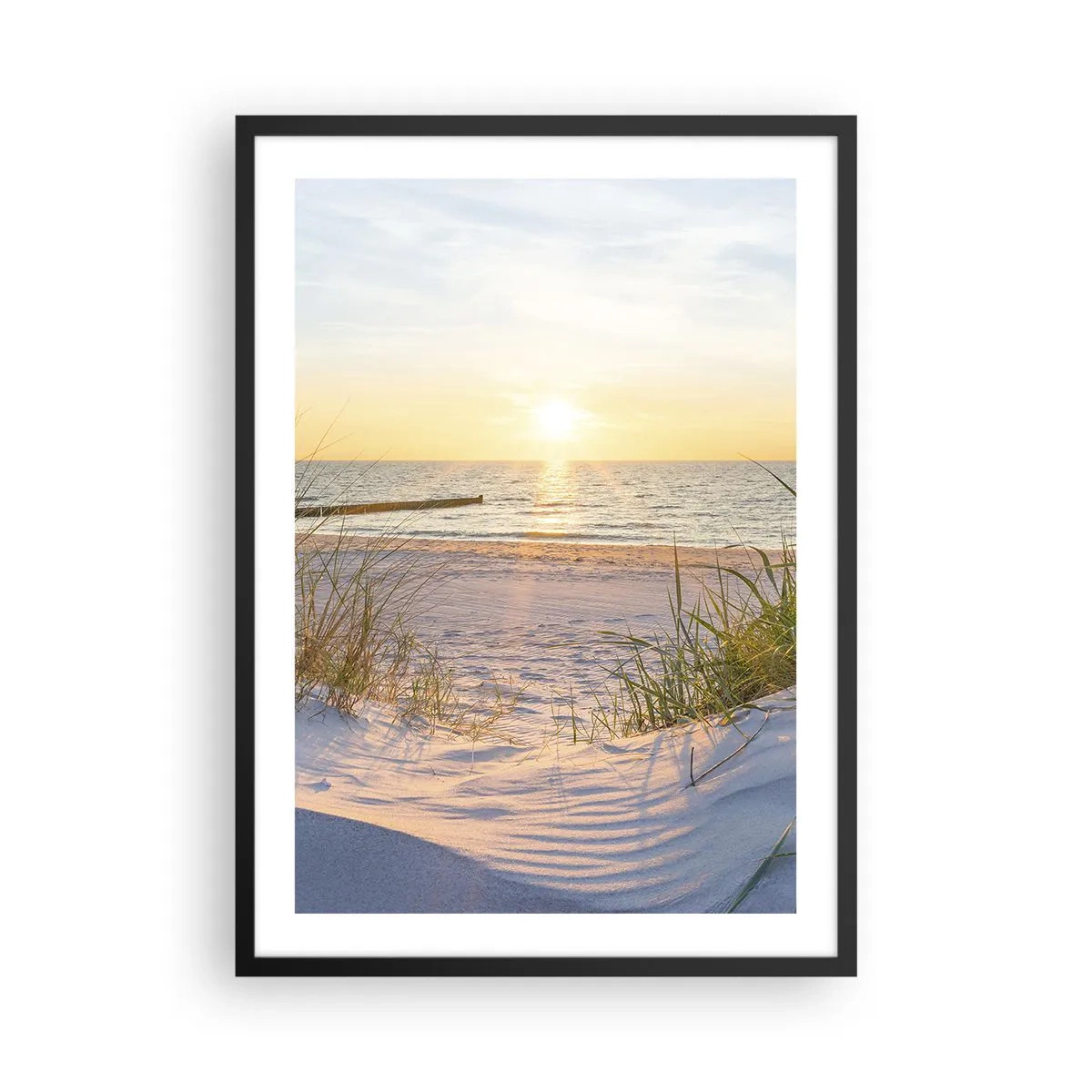 Affiche dans un cadre noir - Poster - Plage au coucher du soleil avec vue sur la mer - 50x70cm - Le bruit de la mer, le chant des oiseaux, une plage sauvage parmi les herbes… - Décoration murale moderne pour le salon et la chambre ARTTOR