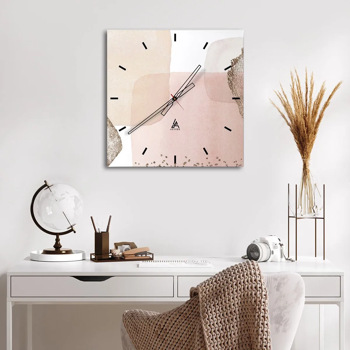 Horloge murale - Pendule murale - Taches pastel avec éléments dorés - 30x30cm - Regard à travers la couleur - Décoration murale moderne pour le salon et la chambre ARTTOR