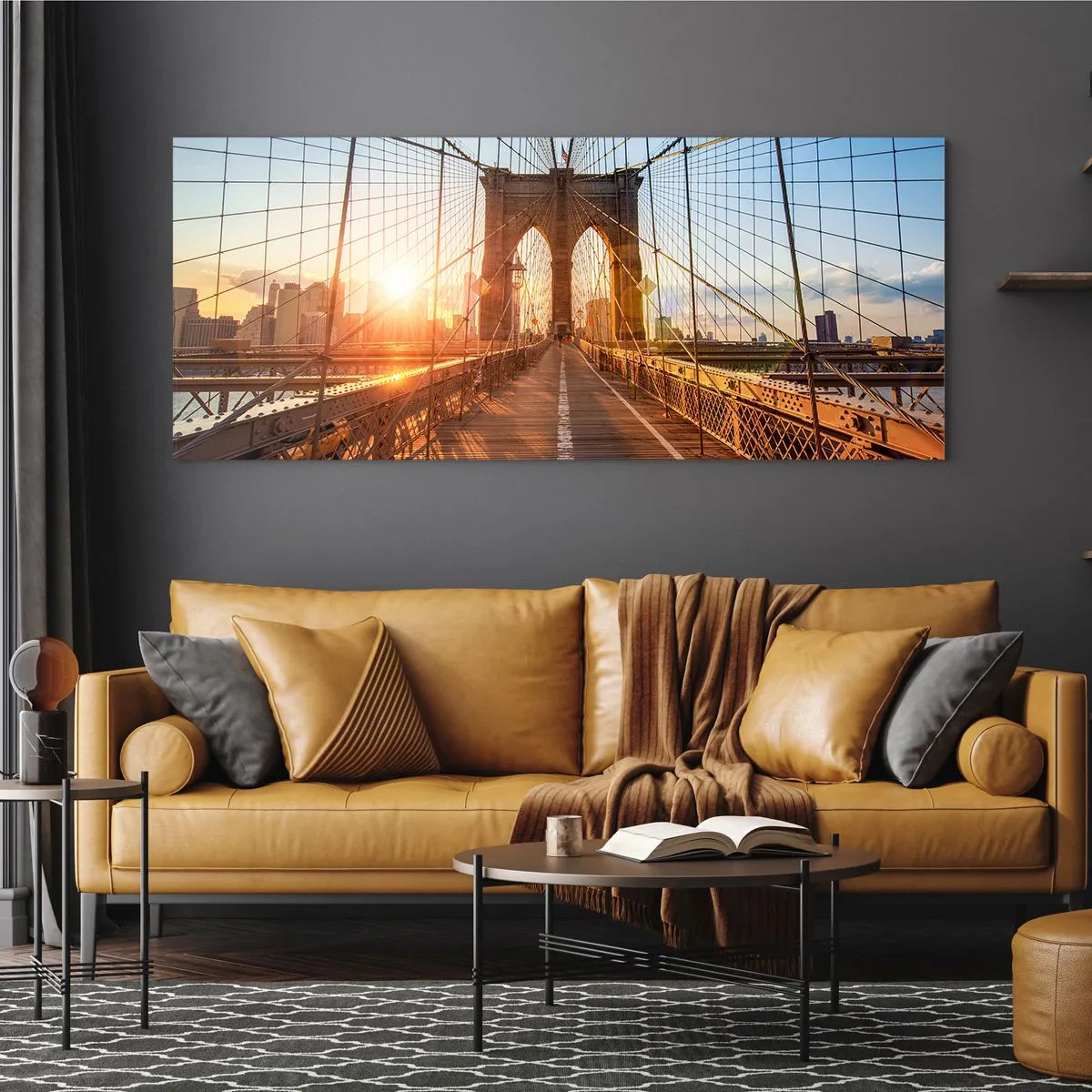 Impression sur verre - Image sur verre - Le pont à la lumière du soleil couchant avec vue sur la ville - 140x50cm - Sur le pont d'or - Décoration murale moderne pour le salon et la chambre ARTTOR