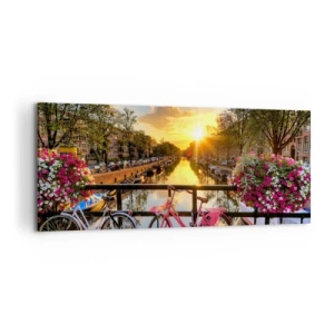 Impression sur toile - Image sur toile - Des vélos sur un pont à la lueur du soleil couchant - 120x50cm - Matin de printemps à Amsterdam - Décoration murale moderne pour le salon et la chambre ARTTOR
