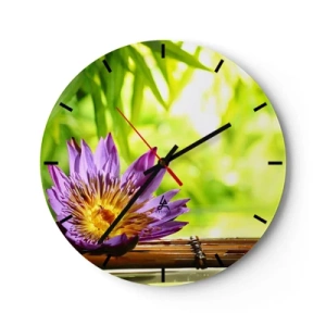Horloge murale - Pendule murale - Fleur de lotus violette sur fond de bambou et de verdure - 30x30cm - Sous le soleil asiatique - Décoration murale moderne pour le salon, la cuisine et la chambre ARTTOR