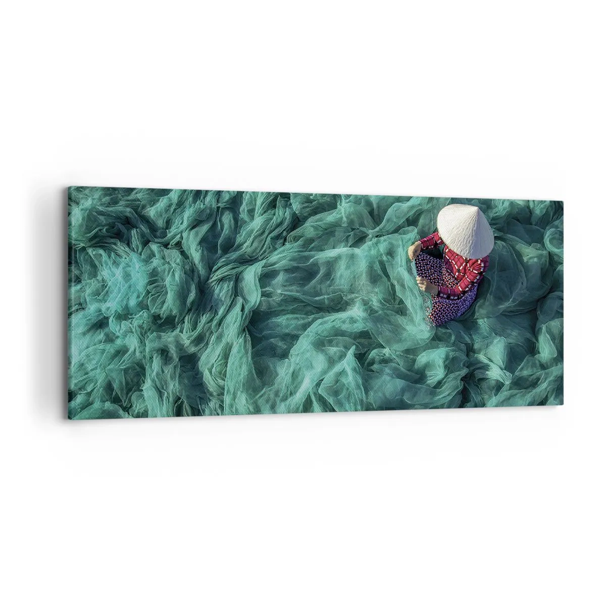 Impression sur toile - Image sur toile - Une personne avec un chapeau parmi des filets de pêche verts - 120x50cm - Dans une mer de filet - Décoration murale moderne pour le salon et la chambre ARTTOR