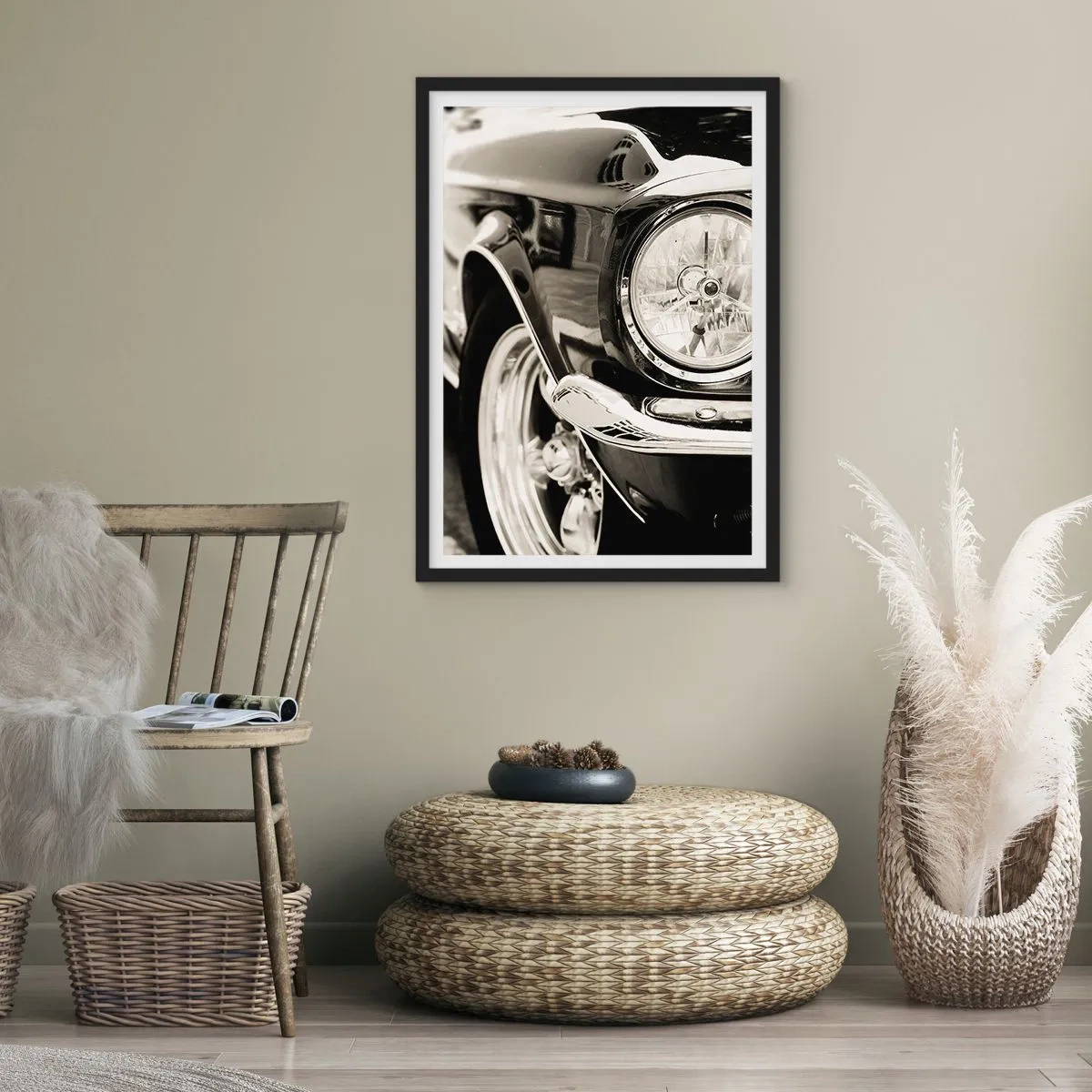 Affiche dans un cadre noir - Poster - Gros plan noir et blanc du phare d'une voiture classique. - 50x70cm - Brillance permanente - Décoration murale moderne pour le salon et la chambre ARTTOR