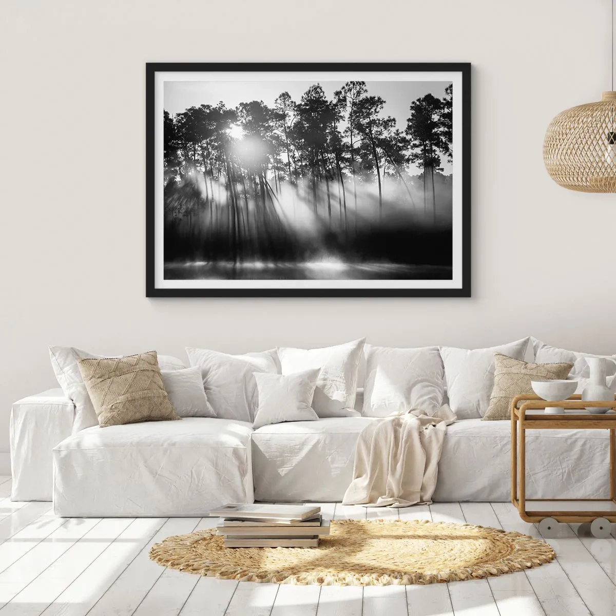 Affiche dans un cadre noir - Poster - Forêt noire et blanche dans le brouillard du matin - 70x50cm - Soleil inarrêtable - Décoration murale moderne pour le salon et la chambre ARTTOR
