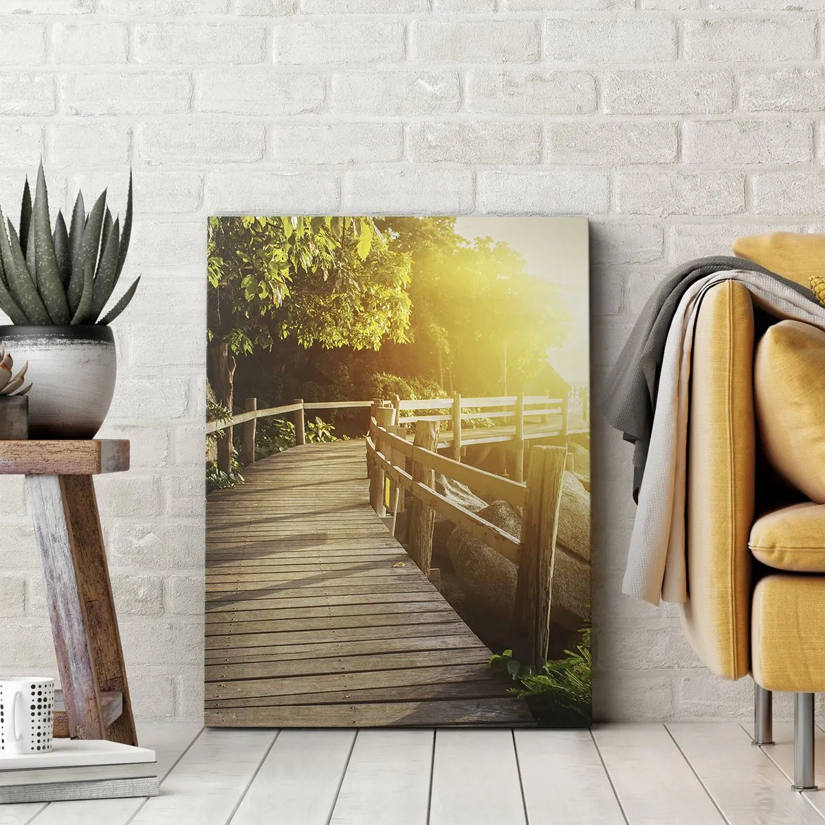Impression sur toile - Image sur toile - Un pont en bois au milieu de la verdure menant à la mer sous les rayons du soleil - 80x120cm - Un autre tour, un autre miracle - Décoration murale moderne pour le salon et la chambre ARTTOR