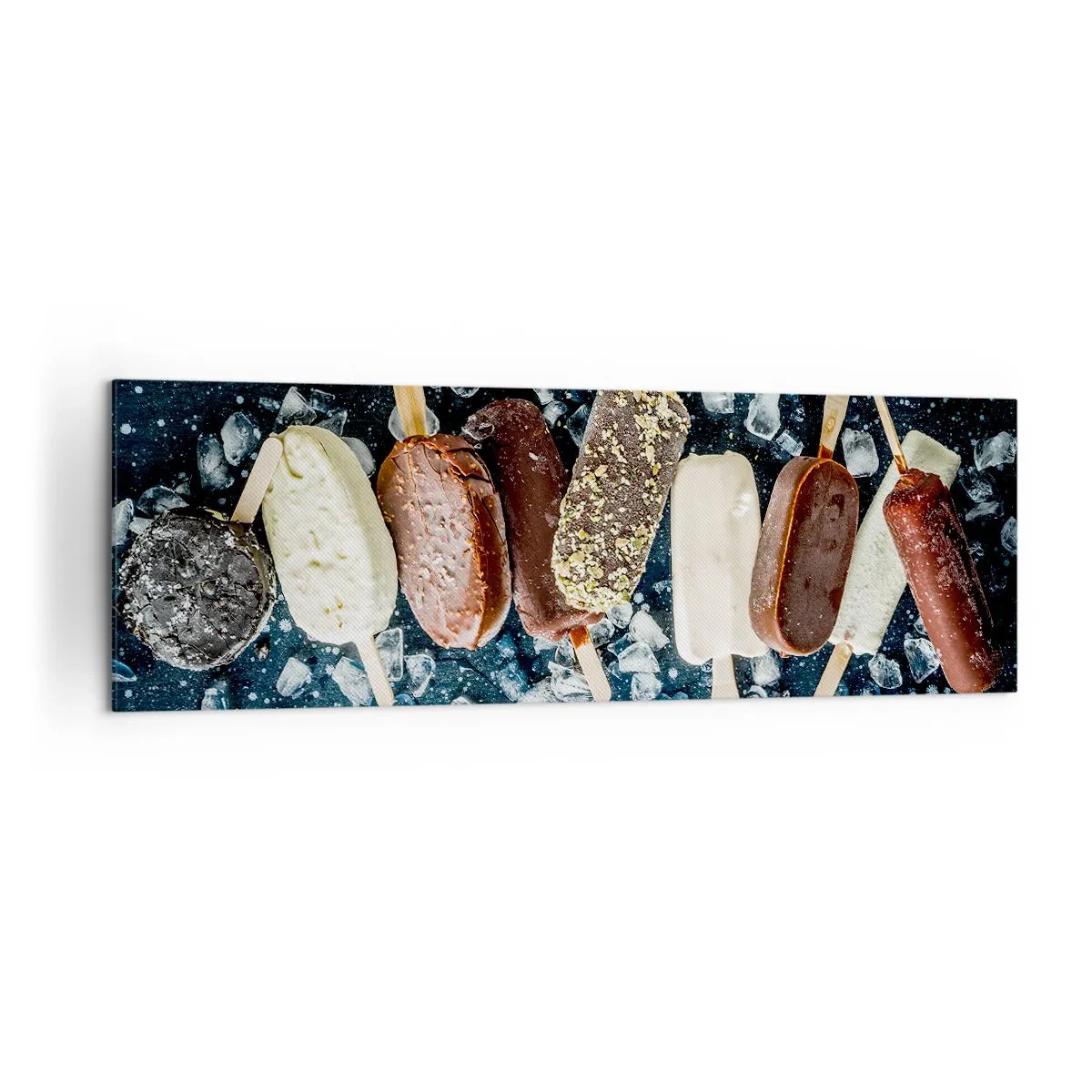 Impression sur toile - Image sur toile - Des glaces colorées disposées sur de la glace avec un fond sombre - 160x50cm - Le goût de l'été chaud - Décoration murale moderne pour le salon et la chambre ARTTOR