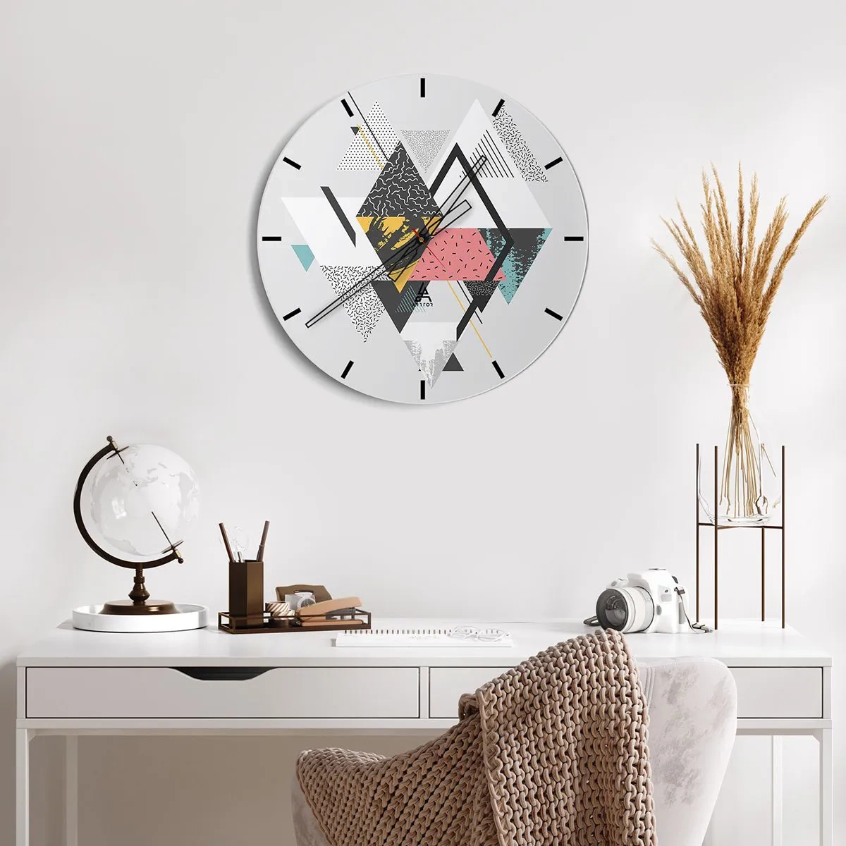 Horloge murale - Pendule murale - Variation sur triangle et losange - 40x40 cm