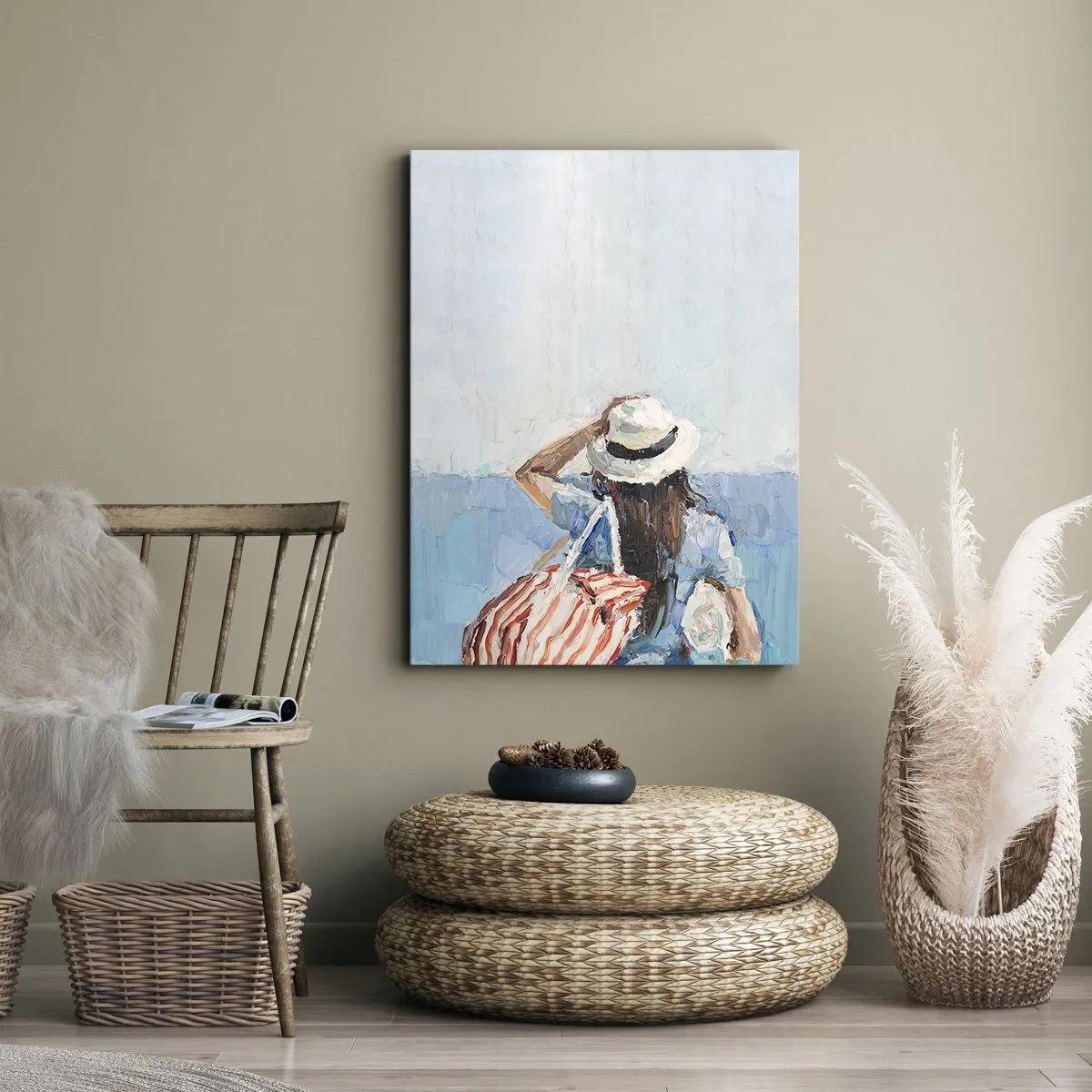 Impression sur toile - Image sur toile - Une femme avec un chapeau contre la mer bleue - 70x100cm - Bienvenue à vos vacances - Décoration murale moderne pour le salon et la chambre ARTTOR