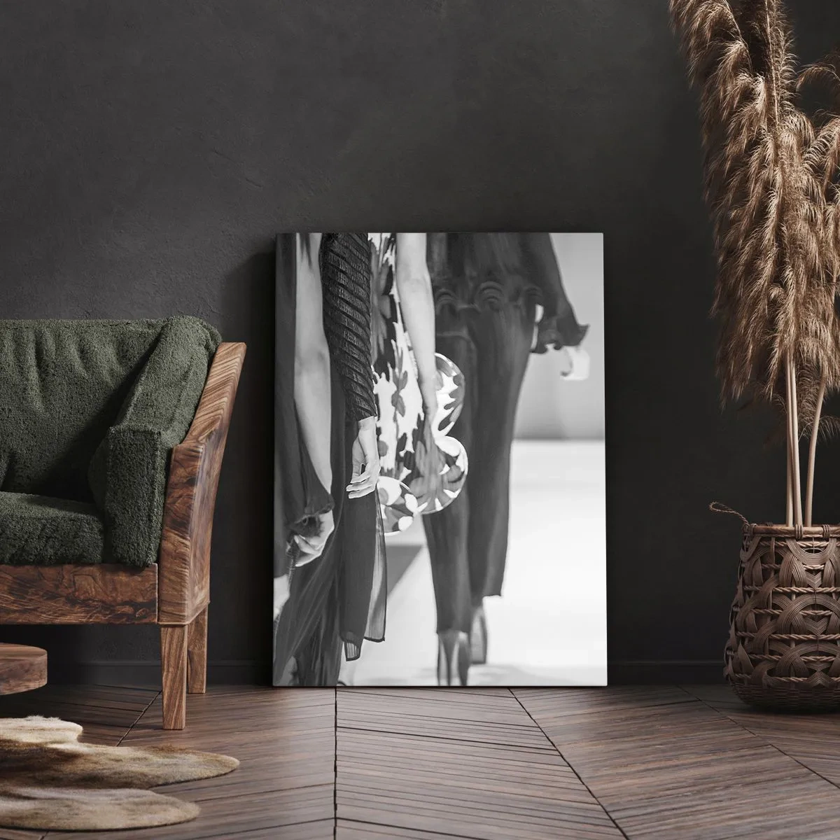 Impression sur toile - Image sur toile - Une scène de défilé en noir et blanc montrant les détails des robes et des silhouettes des mannequins. - 70x100cm - Un défilé stylé - Décoration murale moderne pour le salon et la chambre ARTTOR