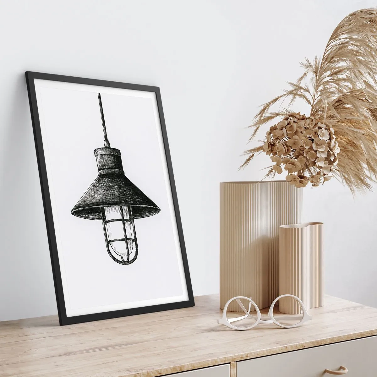 Affiche dans un cadre noir - Poster - Croquis d'une lampe suspendue industrielle - 50x70cm - Comme il y a des années… - Décoration murale moderne pour le salon et la chambre ARTTOR