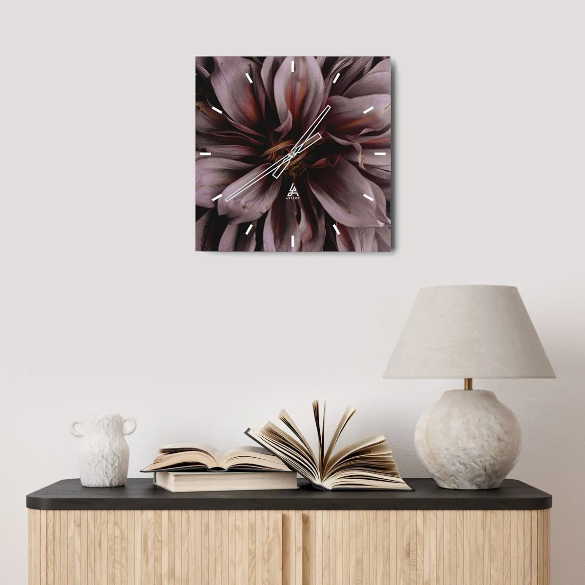 Horloge murale - Pendule murale - Gros plan d'une grande fleur aux couleurs subtiles - 30x30cm - Un coeur fleuri - Décoration murale moderne pour le salon et la chambre ARTTOR