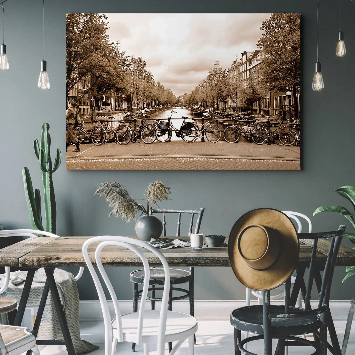Impression sur toile - Image sur toile - Pont cyclable sur le canal en sépia - 70x50cm - Ambiance hollandaise - Décoration murale moderne pour le salon et la chambre ARTTOR