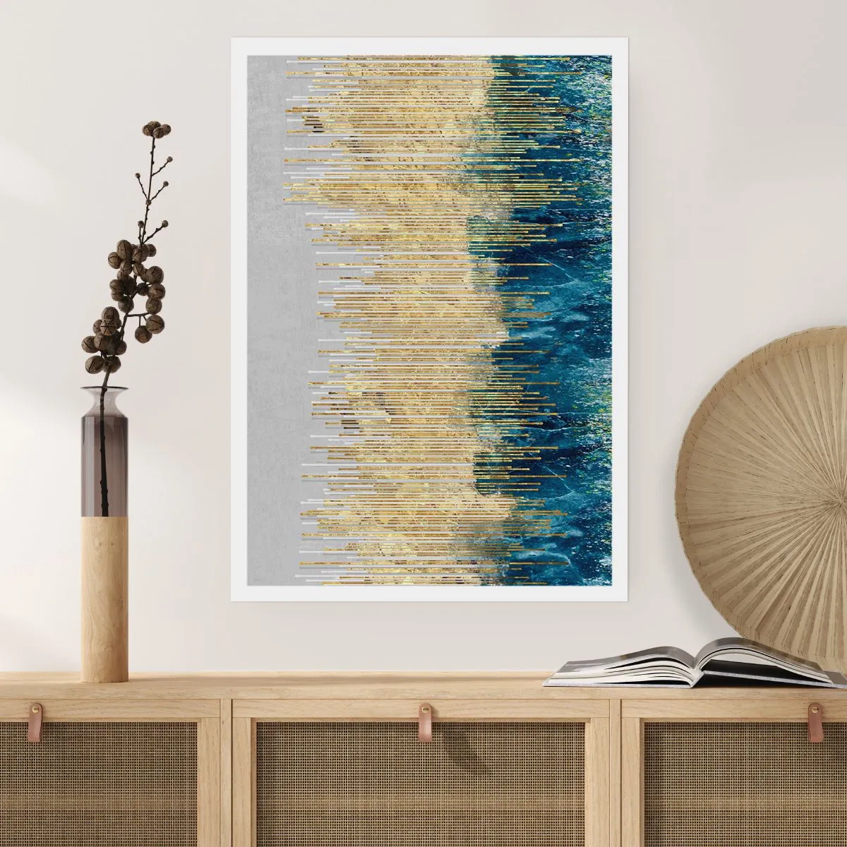 Affiche - Poster - Une composition abstraite inspirée d'une plage dorée et de l'océan. - 50x70cm - Bordure dorée - Décoration murale moderne pour le salon et la chambre ARTTOR