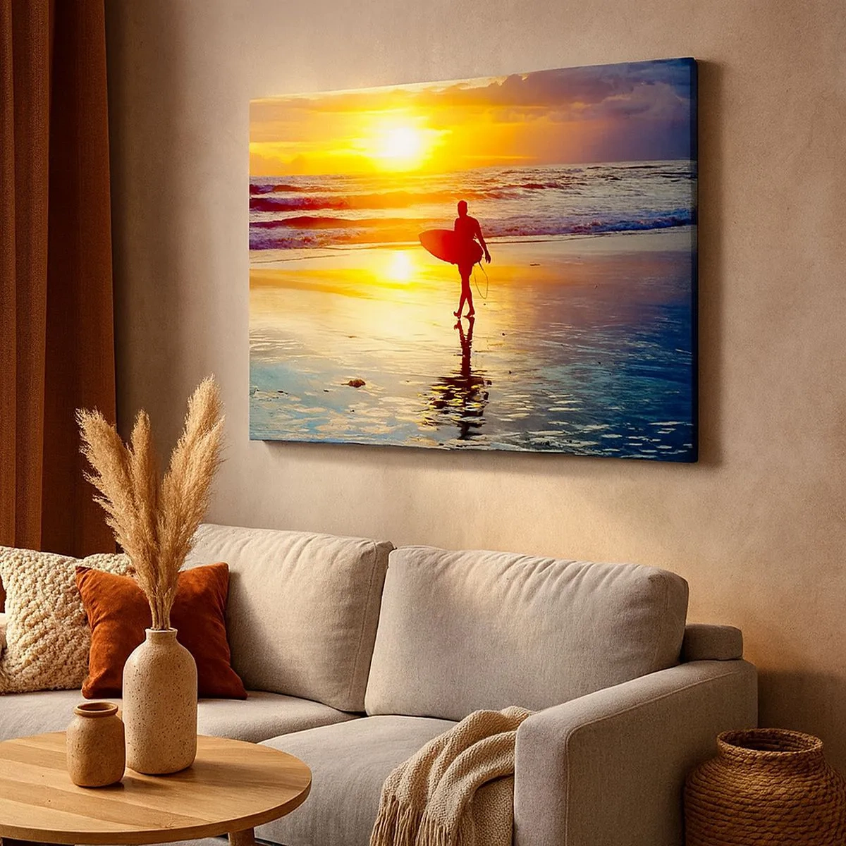 Impression sur toile - Image sur toile - Un surfeur marchant sur la plage au coucher du soleil avec une planche à la main. - 70x50cm - Le retour du guerrier - Décoration murale moderne pour le salon et la chambre ARTTOR
