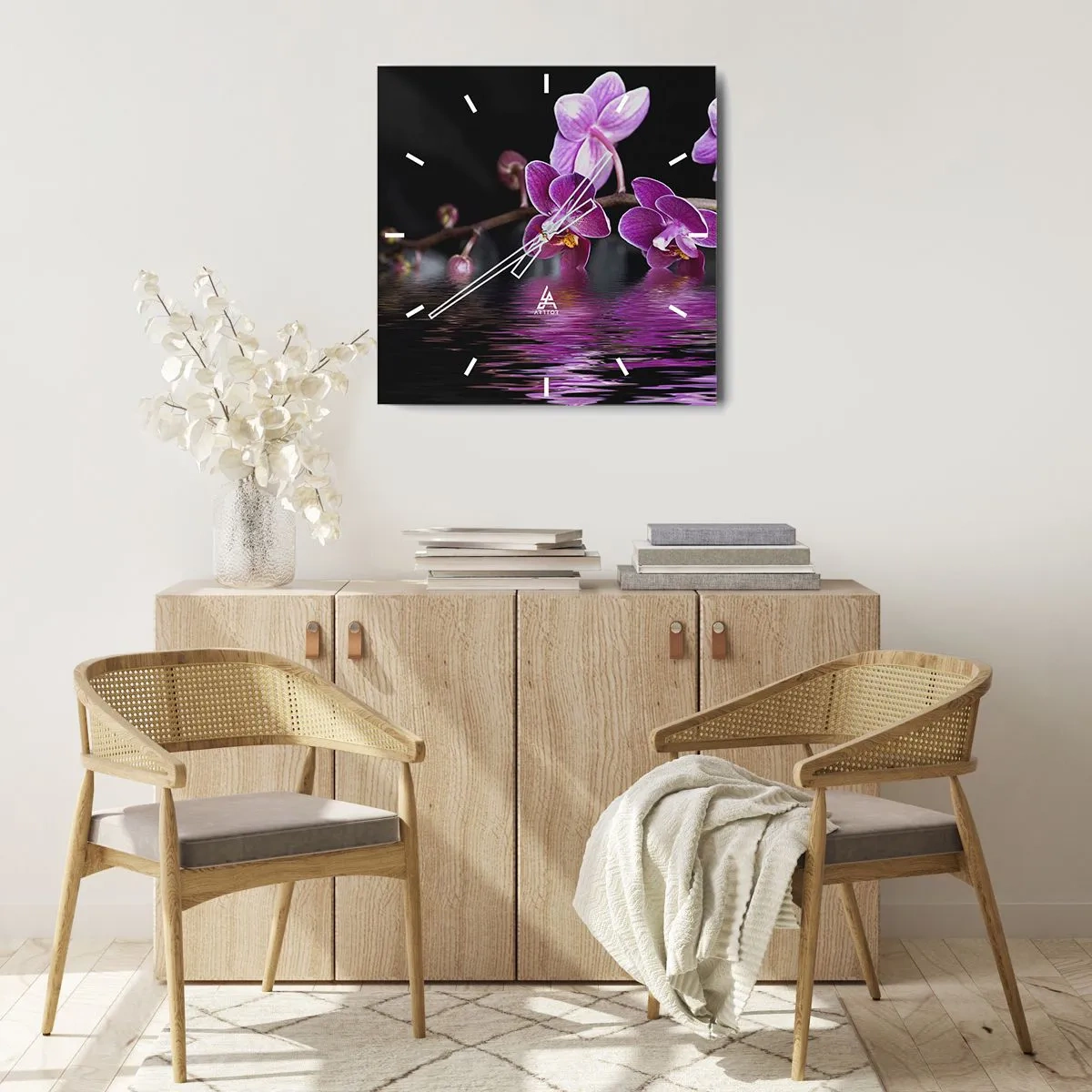 Horloge murale - Pendule murale - Orchidées violettes sur une eau calme sur fond noir - 30x30cm - Reflet lilas de la beauté - Décoration murale moderne pour le salon et la chambre ARTTOR