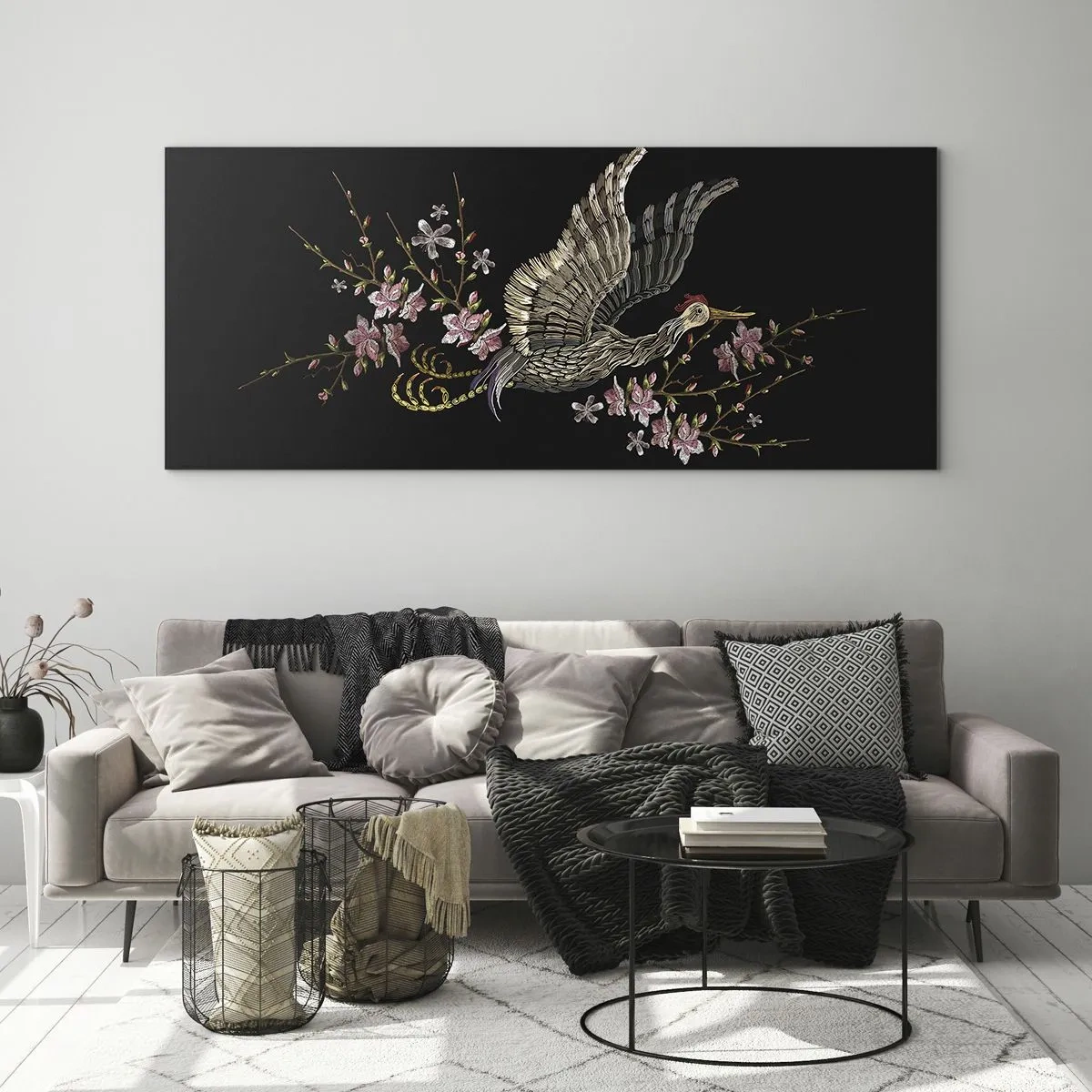 Impression sur verre - Image sur verre - Un oiseau en vol avec des fleurs sur fond noir - 120x50cm - Oiseau brodé exotique - Décoration murale moderne pour le salon et la chambre ARTTOR