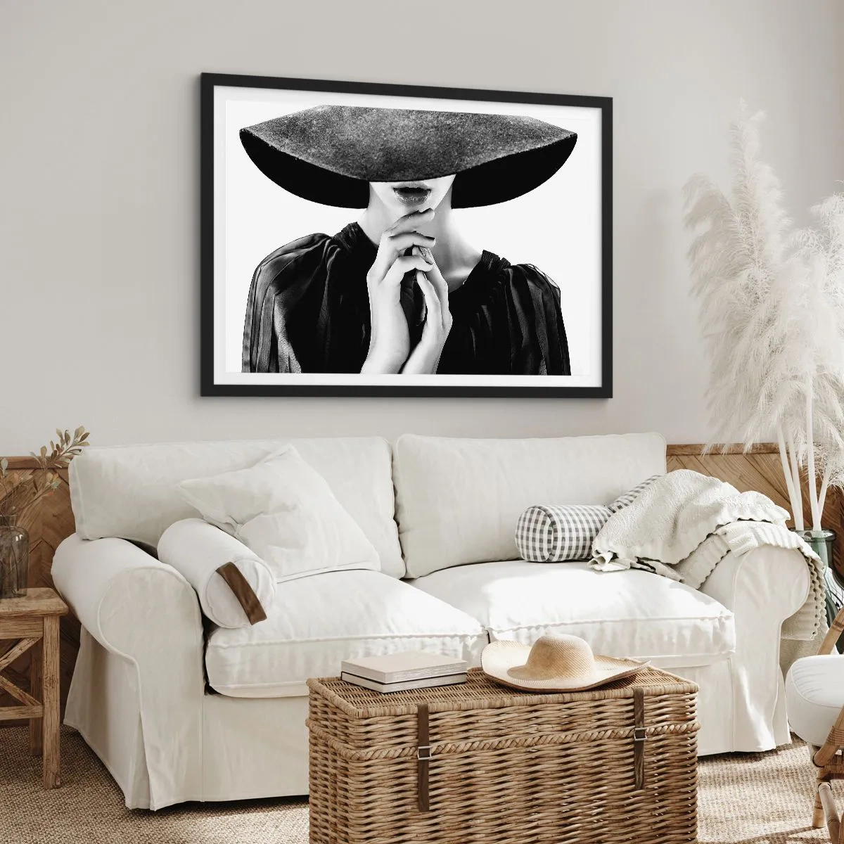 Affiche dans un cadre noir - Poster - Femme élégante portant un grand chapeau dans des tons de noir et blanc - 70x50cm - Beauté cachée - Décoration murale moderne pour le salon et la chambre ARTTOR