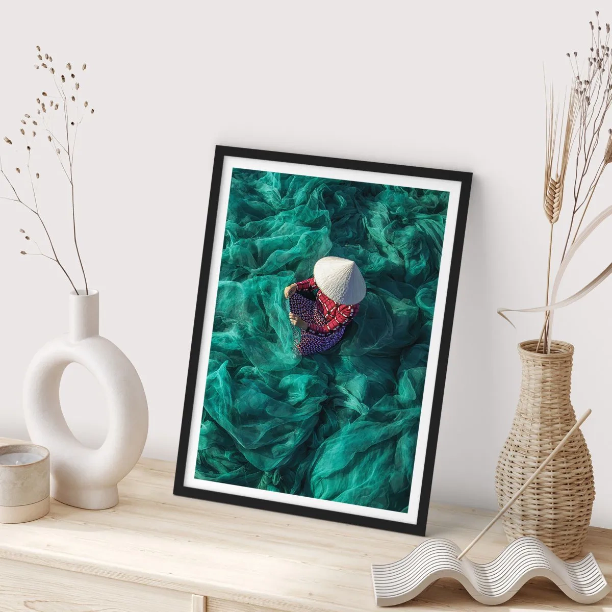 Affiche dans un cadre noir - Poster - Dans une mer de filet - 30x40 cm