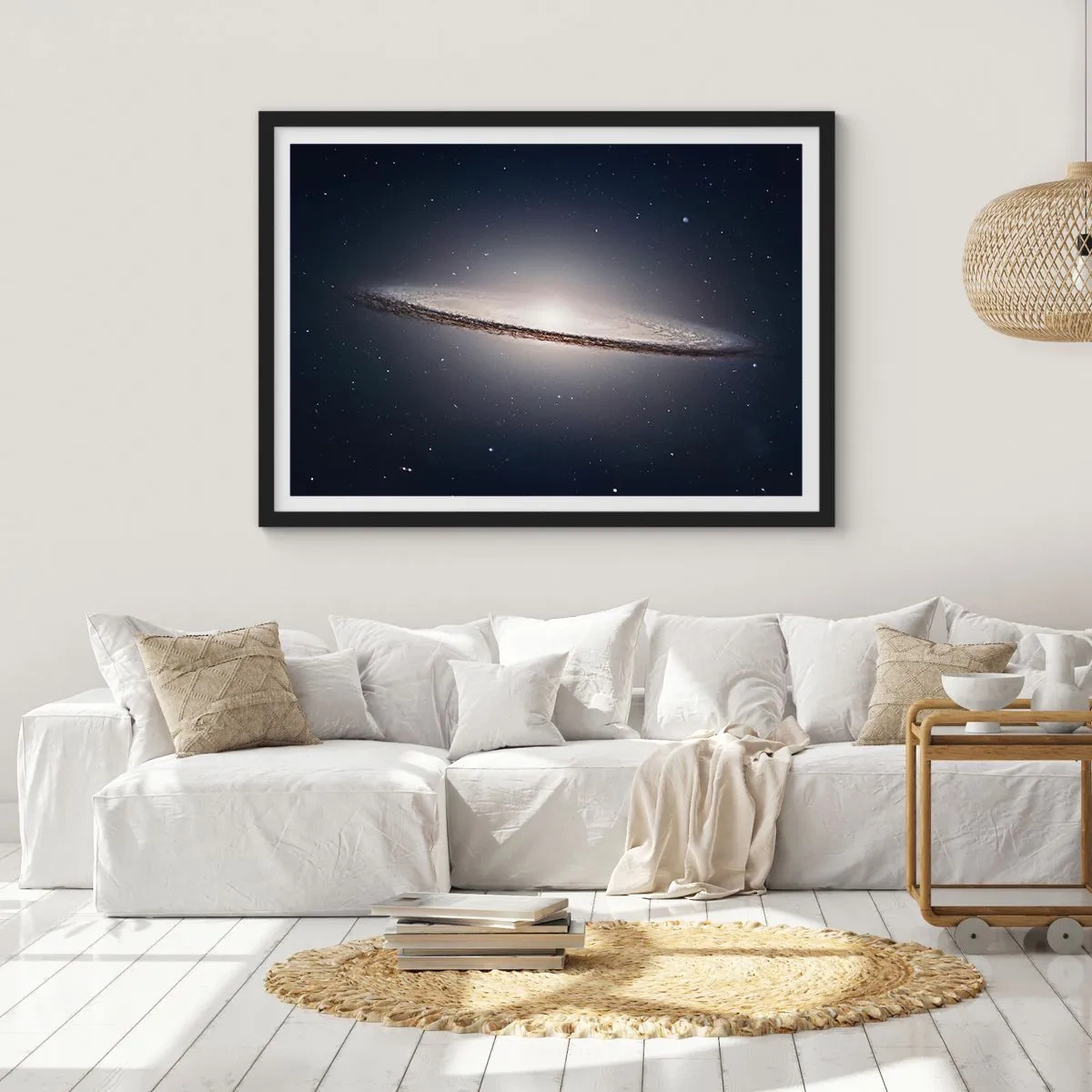 Affiche dans un cadre noir - Poster - Une galaxie spirale sur fond d'espace étoilé - 100x70cm - Il y a bien longtemps, dans une galaxie très lointaine… - Décoration murale moderne pour le salon et la chambre ARTTOR