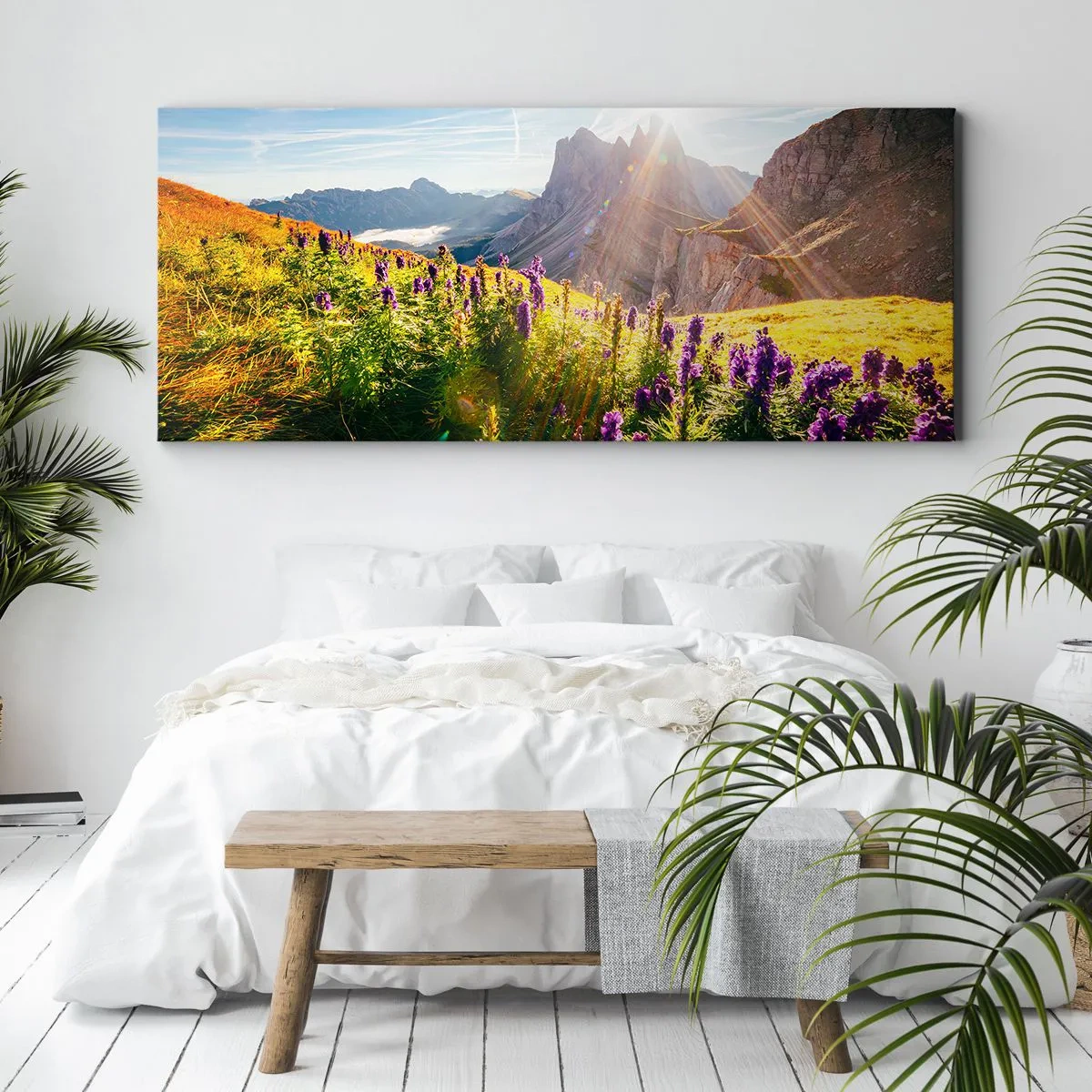 Impression sur toile - Image sur toile - Paysage de montagne avec des fleurs à la lumière du soleil levant - 120x50cm - La vie secrète des herbes - Décoration murale moderne pour le salon et la chambre ARTTOR