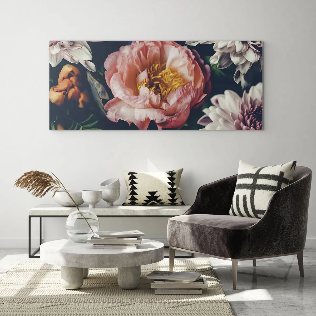 Impression sur verre - Image sur verre - Composition florale avec pivoines et chrysanthèmes sur fond sombre - 140x50cm - Splendeur baroque - Décoration murale moderne pour le salon et la chambre ARTTOR