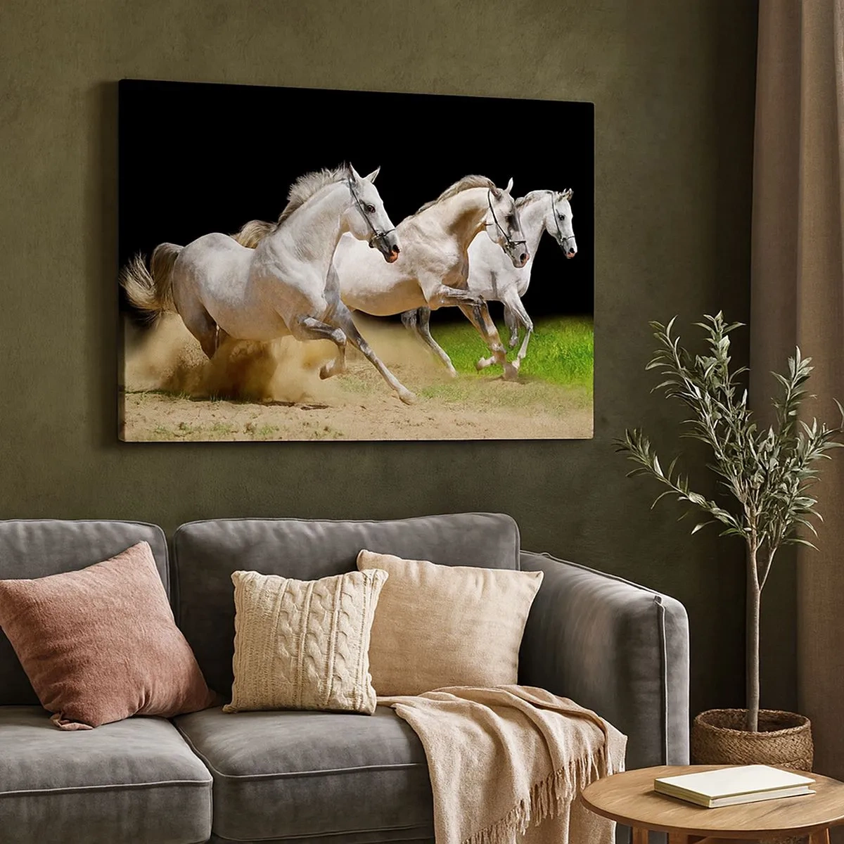 Impression sur toile - Image sur toile - Trois chevaux blancs galopant sur le sable et l'herbe - 70x50cm - Trois Grâces - Décoration murale moderne pour le salon et la chambre ARTTOR