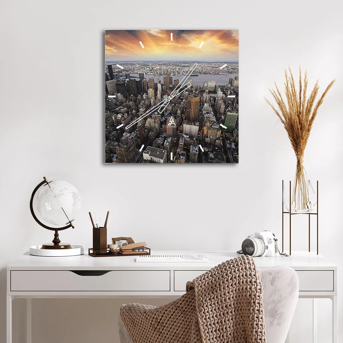 Horloge murale - Pendule murale - Vue de la métropole avec le soleil couchant - 30x30cm - Le cœur battant de notre époque - Décoration murale moderne pour le salon et la chambre ARTTOR