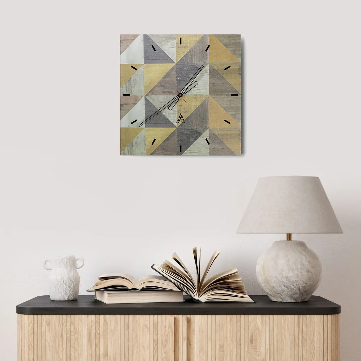 Horloge murale - Pendule murale - Suivant l'angle du triangle - 30x30 cm