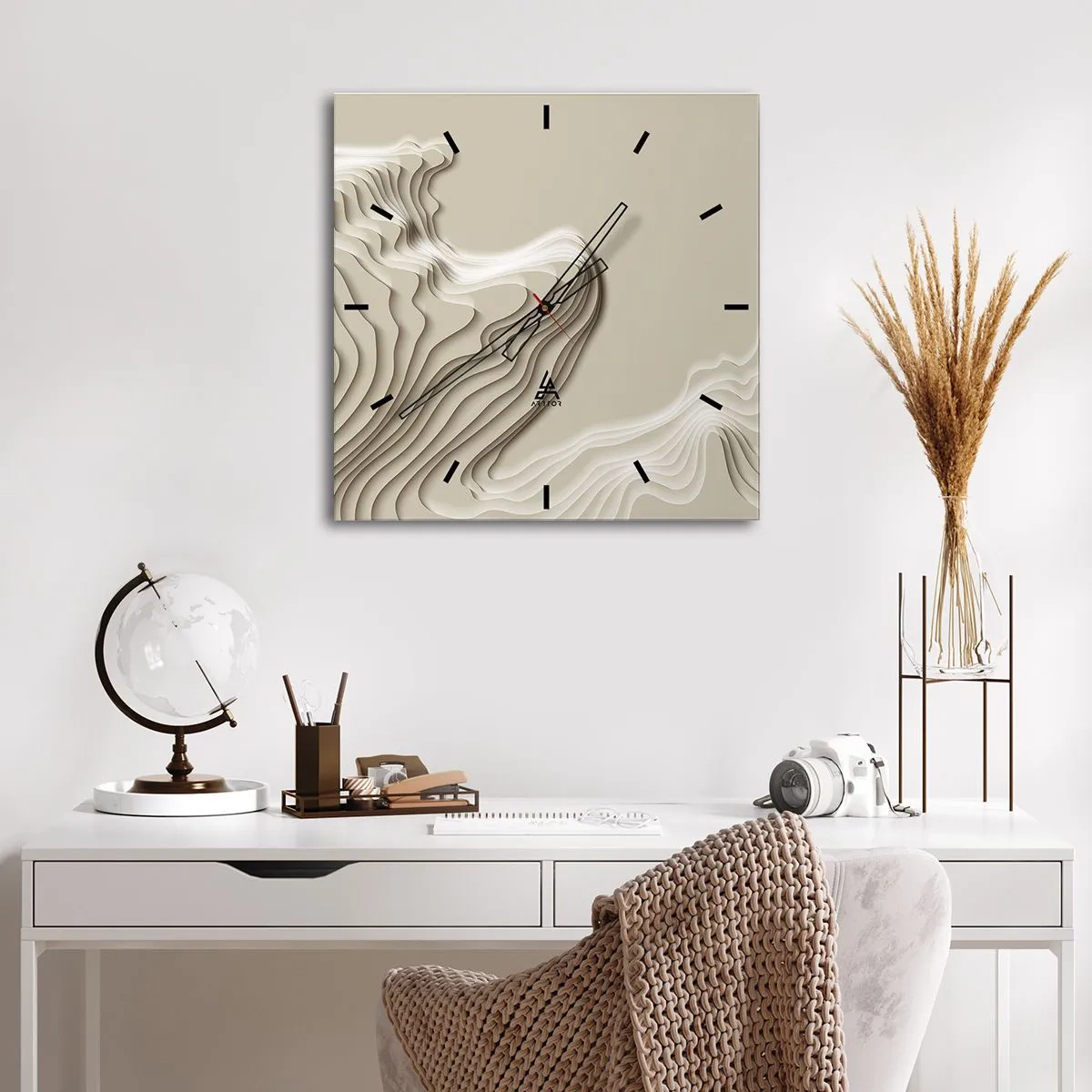 Horloge murale - Pendule murale - Un motif abstrait dans des tons beiges avec un effet linéaire. - 30x30cm - Topographie artistique - Décoration murale moderne pour le salon et la chambre ARTTOR