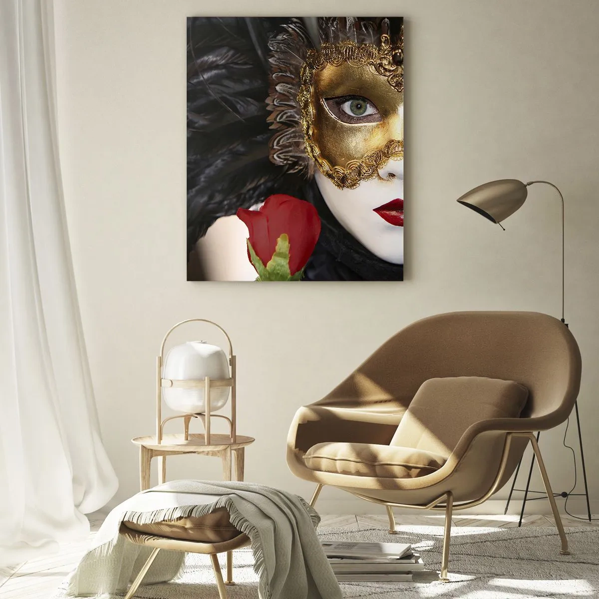 Impression sur verre - Image sur verre - Masque vénitien doré avec plumes et rose rouge, motif mystérieux. - 80x120cm - Parce que la vie est un grand bal - Décoration murale moderne pour le salon et la chambre ARTTOR