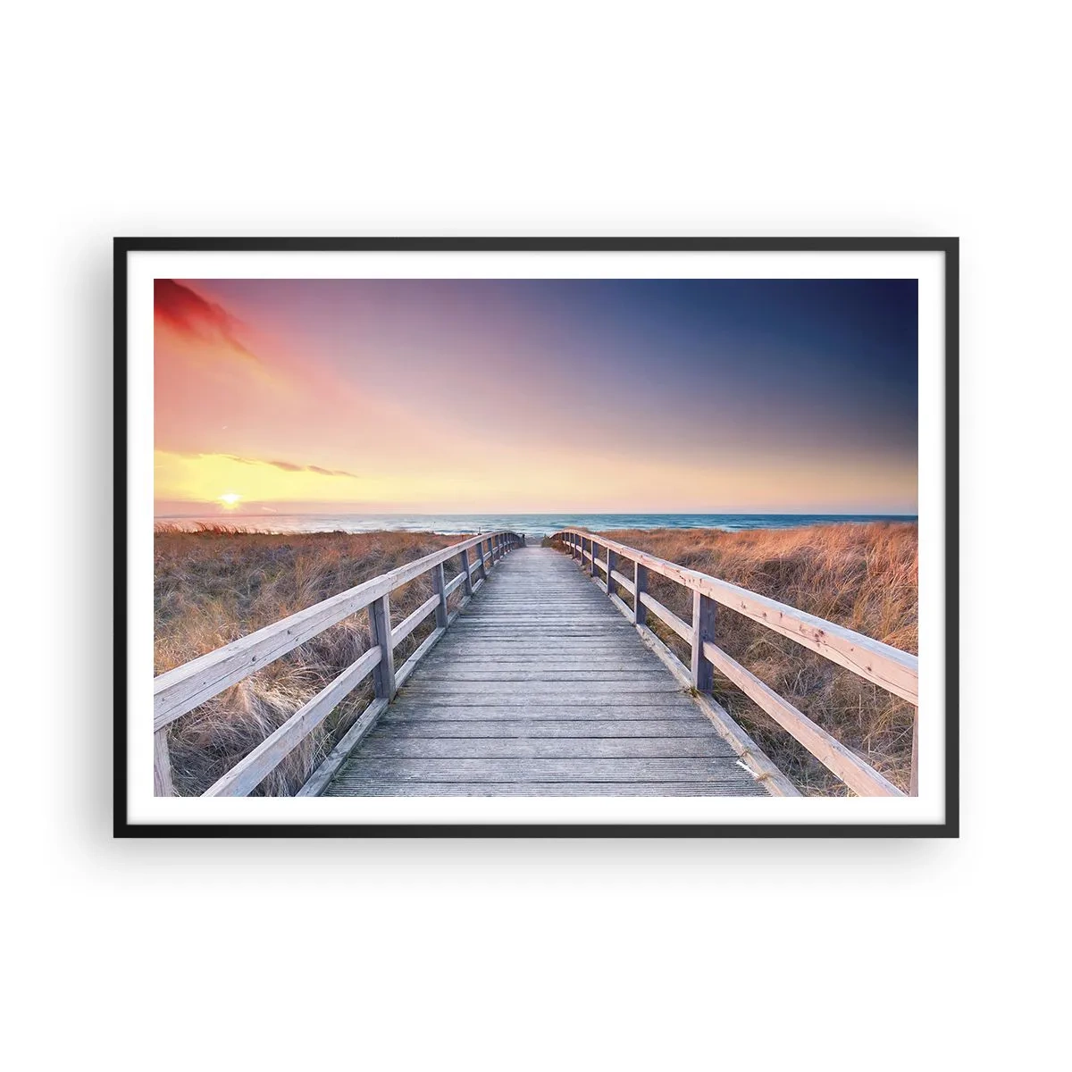 Affiche dans un cadre noir - Poster - Une jetée en bois menant à la plage au coucher du soleil avec le ciel peint de couleurs pastel. - 100x70cm - Aurore baltique du soir - Décoration murale moderne pour le salon et la chambre ARTTOR