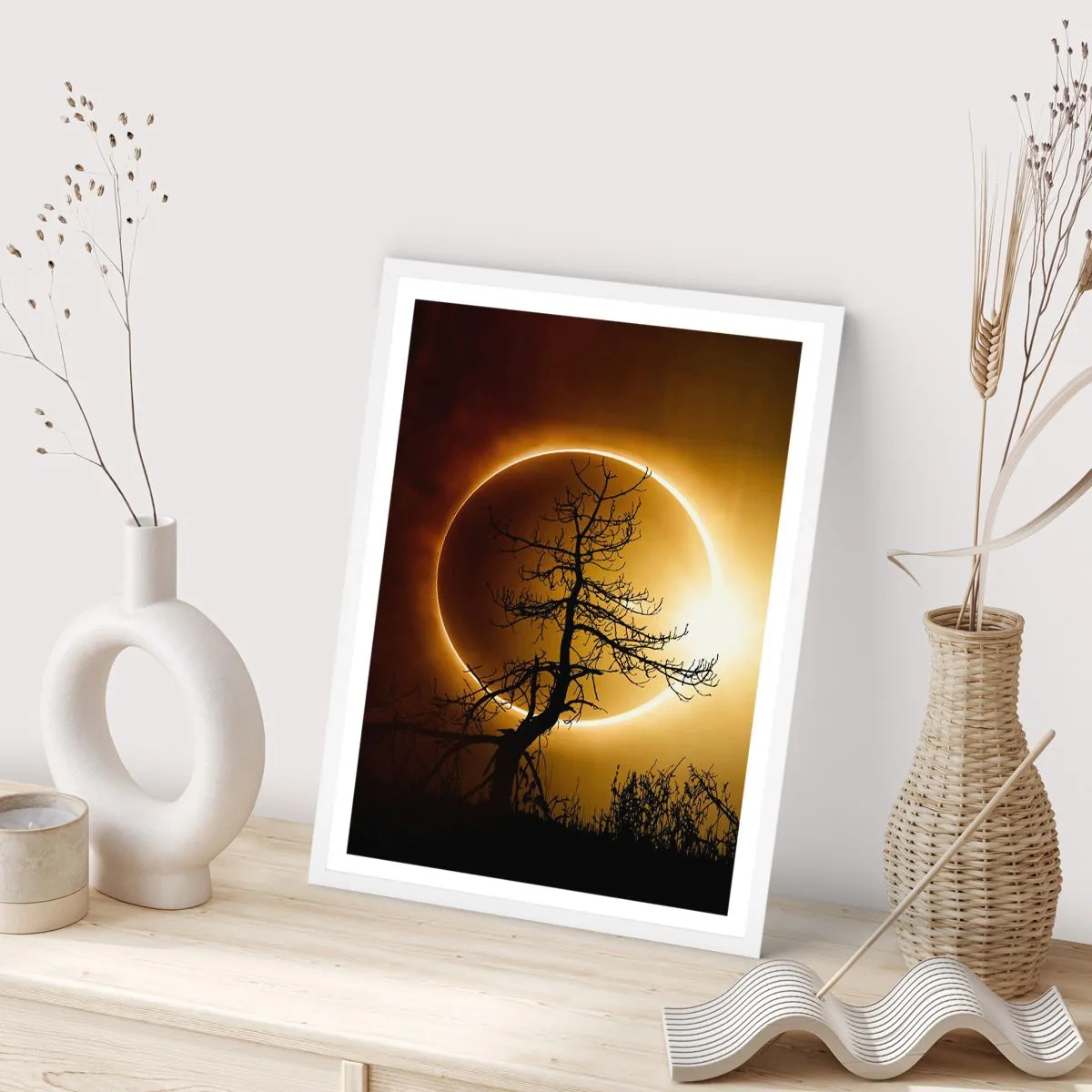 Affiche dans un cadre blanc - Poster - Éclipse totale - 40x50 cm