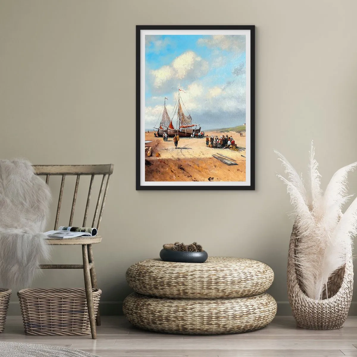 Affiche dans un cadre noir - Poster - Bateaux de pêche traditionnels et pêcheurs sur une plage de sable - 50x70cm - Après une capture réussie - Décoration murale moderne pour le salon et la chambre ARTTOR