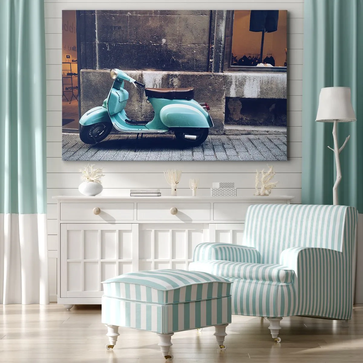 Impression sur toile - Image sur toile - Un scooter rétro garé contre un mur de pierre - 70x50cm - Ambiance inoubliable - Décoration murale moderne pour le salon et la chambre ARTTOR