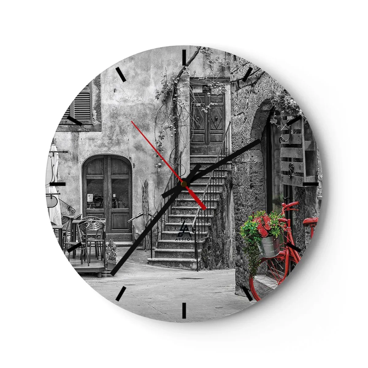 Horloge murale - Pendule murale - Rue en noir et blanc avec un vélo rouge et des fleurs - 30x30cm - Ruelle toscane - Décoration murale moderne pour le salon, la cuisine et la chambre ARTTOR