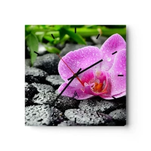 Horloge murale - Pendule murale - Orchidée rose sur des pierres noires humides avec des feuilles vertes - 30x30cm - Comme un coeur ouvert - Décoration murale moderne pour le salon et la chambre ARTTOR