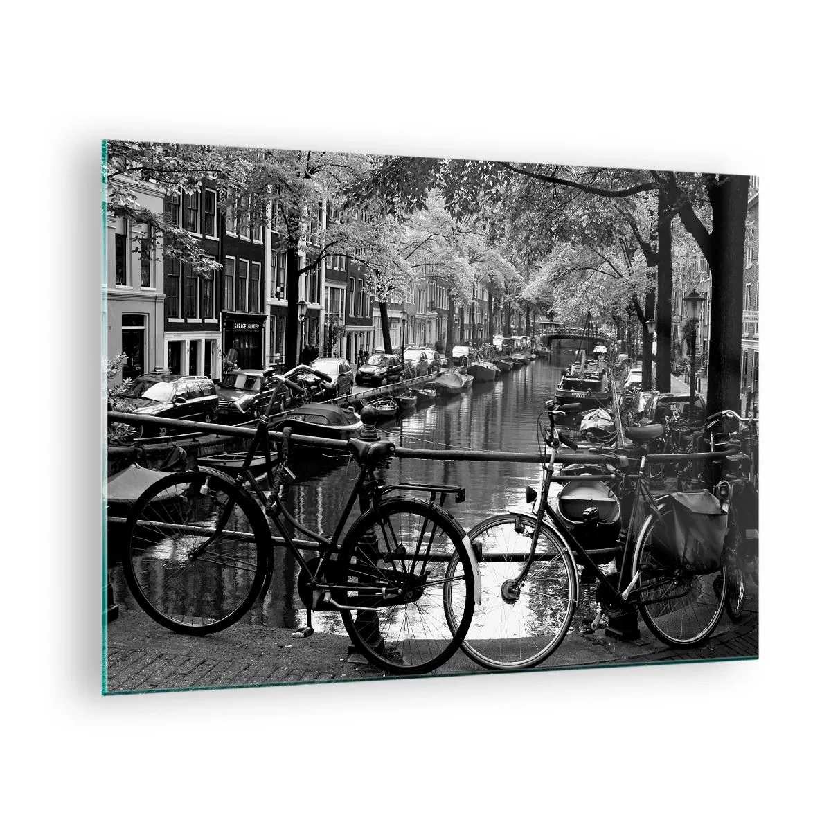 Impression sur verre - Image sur verre - Vue en noir et blanc d'un canal avec des vélos et des bateaux - 70x50cm - Une vue très hollandaise - Décoration murale moderne pour le salon et la chambre ARTTOR