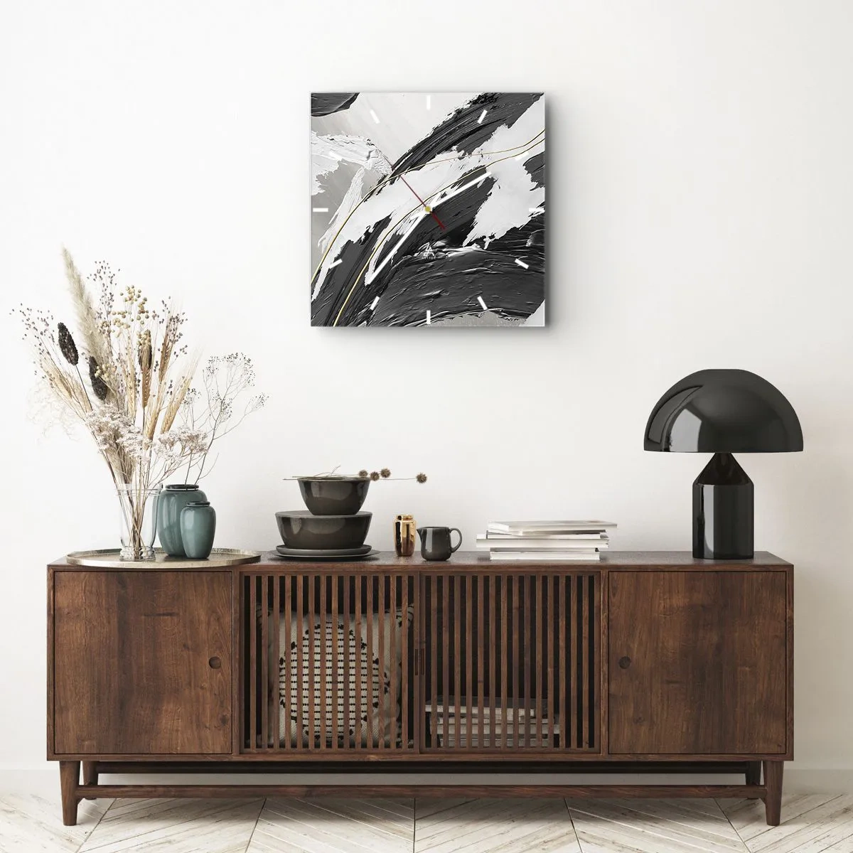 Horloge murale - Pendule murale - Coups de pinceau noirs et blancs avec une subtile touche dorée - 30x30cm - L'abstraction à grande échelle - Décoration murale moderne pour le salon et la chambre ARTTOR