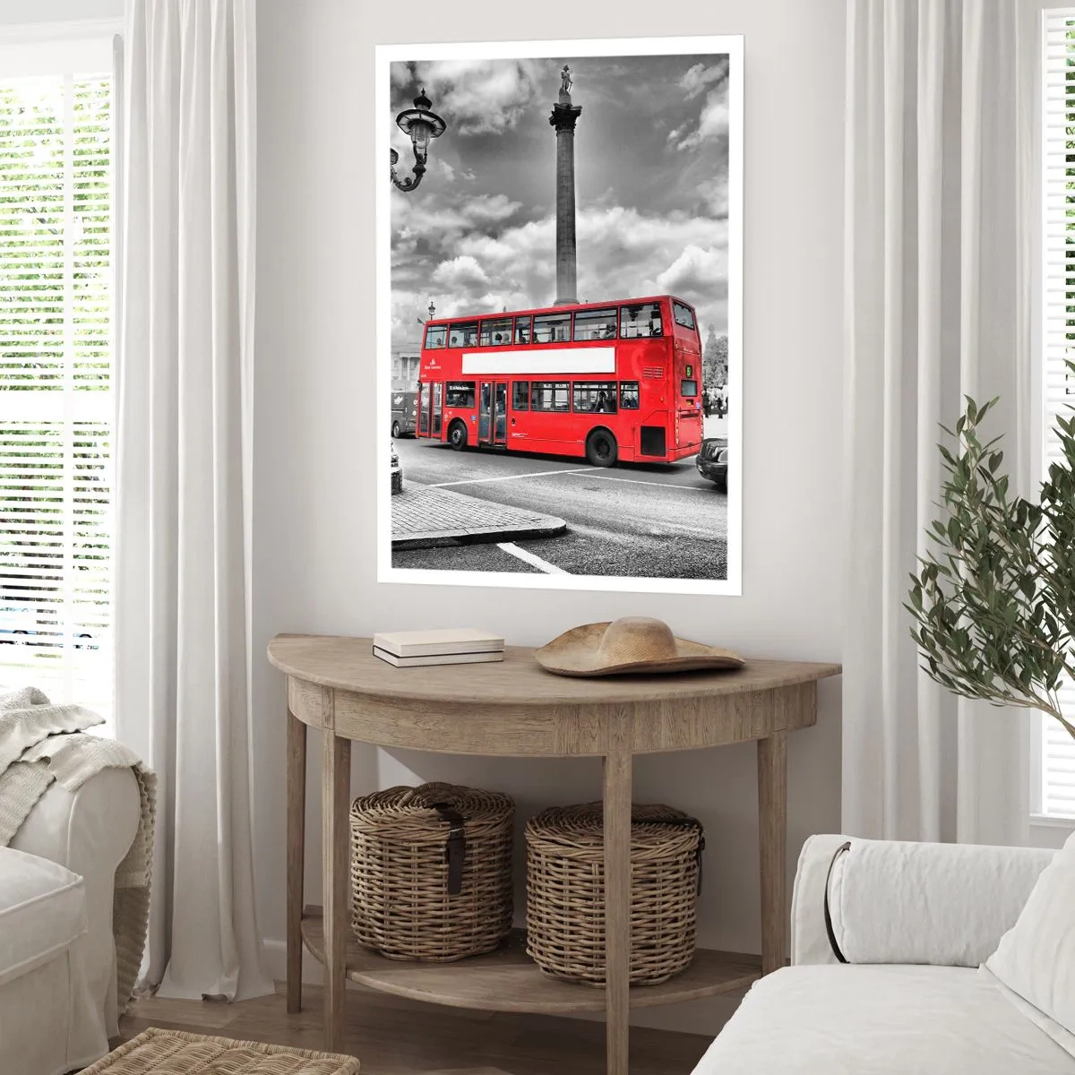 Affiche - Poster - Un bus rouge sur fond de ville en noir et blanc - 50x70cm - La vraie circulation sanguine de la ville - Décoration murale moderne pour le salon et la chambre ARTTOR