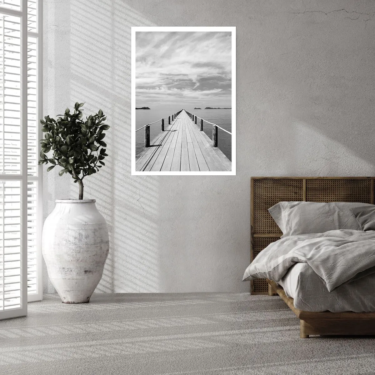 Affiche - Poster - Une jetée en bois menant au loin à travers des eaux calmes - 50x70cm - Et peut-être un voyage... - Décoration murale moderne pour le salon et la chambre ARTTOR